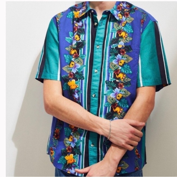 Urban Outfitters Tropical Print NWT Short Sleeve Button Up Short Sleeve Shirt - Picture 1 of 8